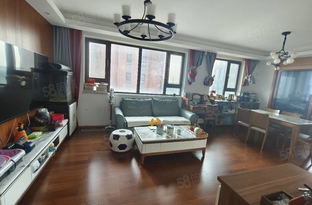 新鹏都绿岛 中间楼层采光好 商品房 装修好 刚需小三居