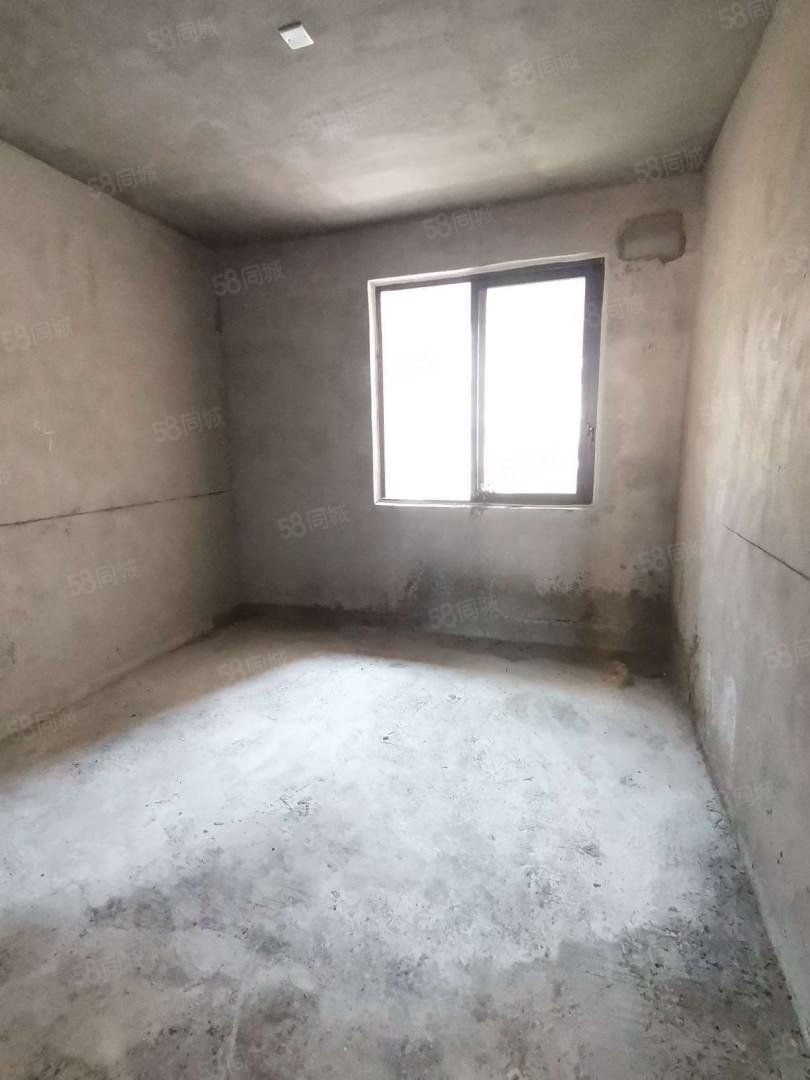 润鸿水尚4室2厅2卫119.39㎡东55.8万