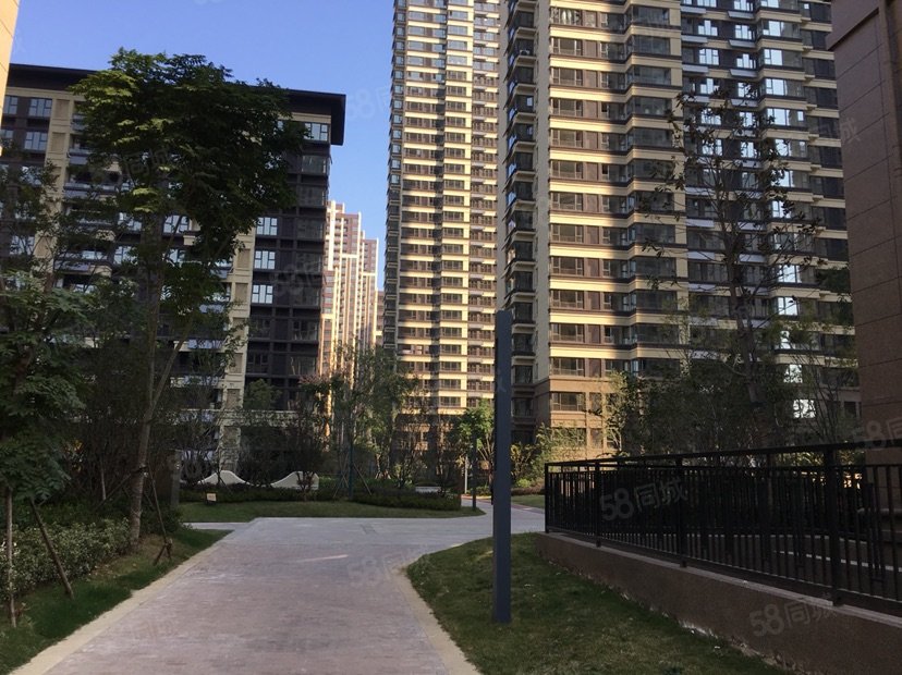 绿地海德公馆 满二无税 近 房东诚心出售 到价就签