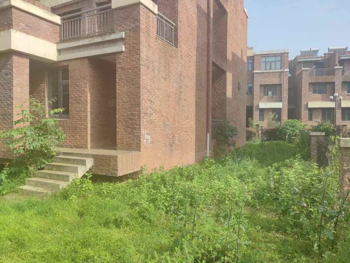 恒大龙城挂头别墅,带200平花园,两个大露台.随时看房