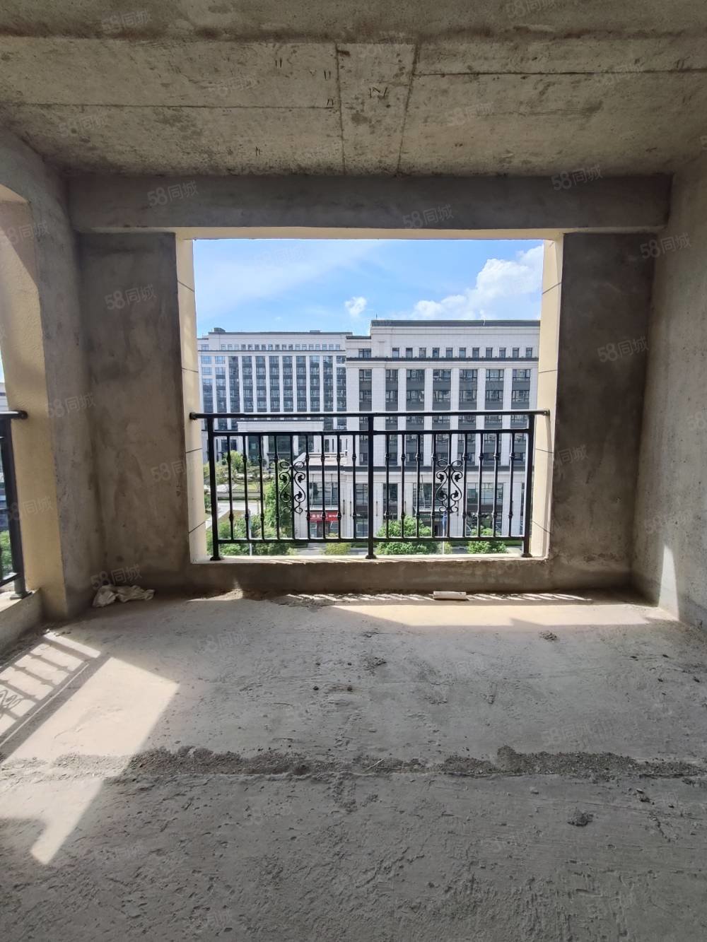 滨江御府3室2厅2卫127㎡南北63万