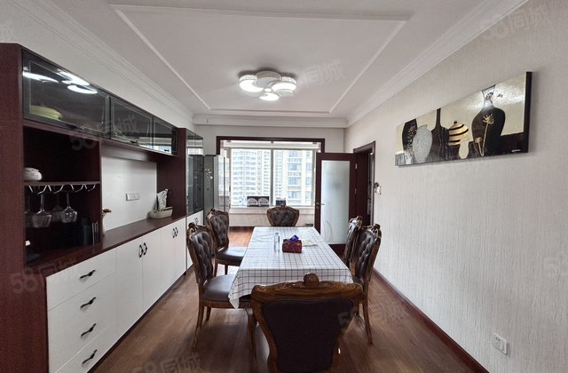 新上房源！润景苑大五室 精装修 全层定制品牌家具家电送车位