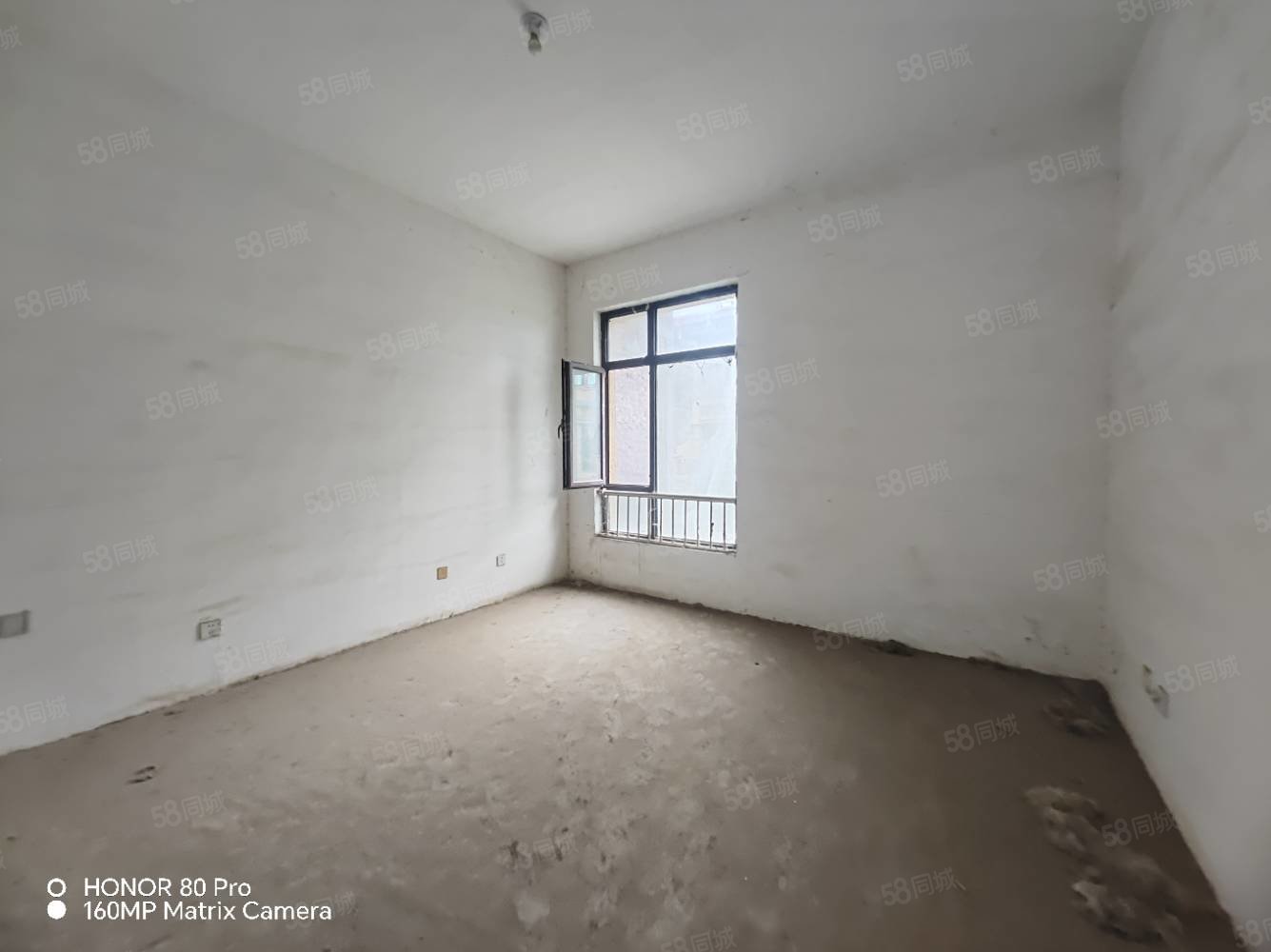 维也纳庄园5室2厅3卫278㎡南北208万