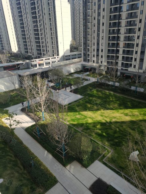 融创澜岸大观3室2厅2卫124.02㎡南北106万