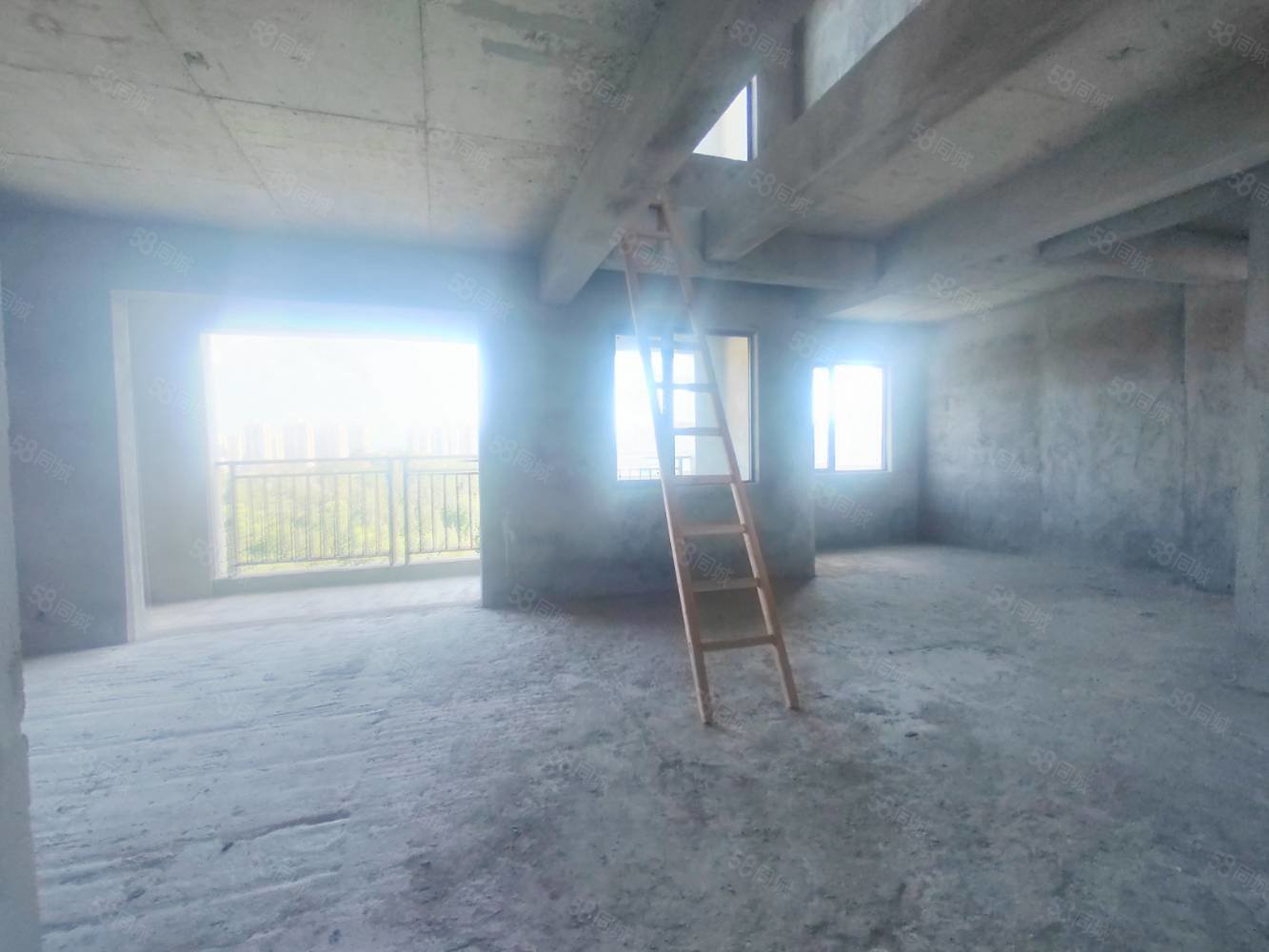 北湖豪苑6室2厅2卫198㎡南北132万