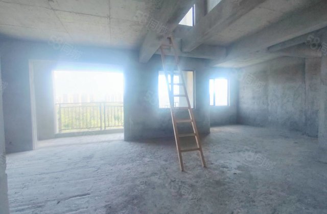 北湖豪苑6室2厅2卫198㎡南北132万