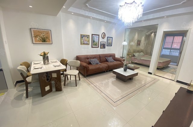 119.9  东昌中学总校电梯4室2厅2卫 华港顺河城 带储