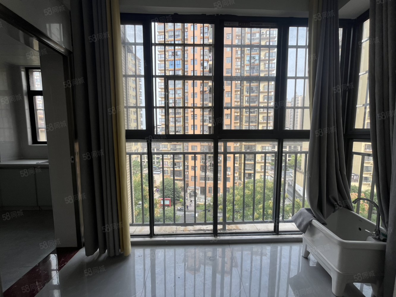 香槟国际3室2厅2卫117㎡南北51万