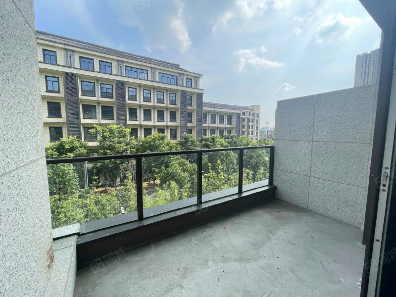 葛洲坝中和府4室2厅4卫241.58㎡南北1100万