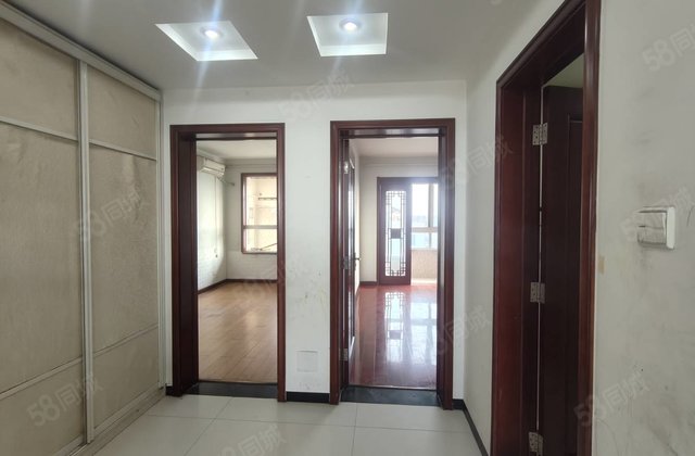 运河边,铁塔附近,星光水韵花都,中间好楼层。