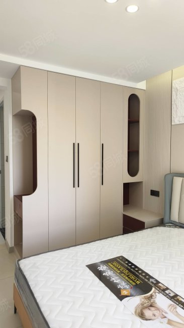 出售凯森蒙芋圆电梯七楼123平三室两厅两卫798精装修