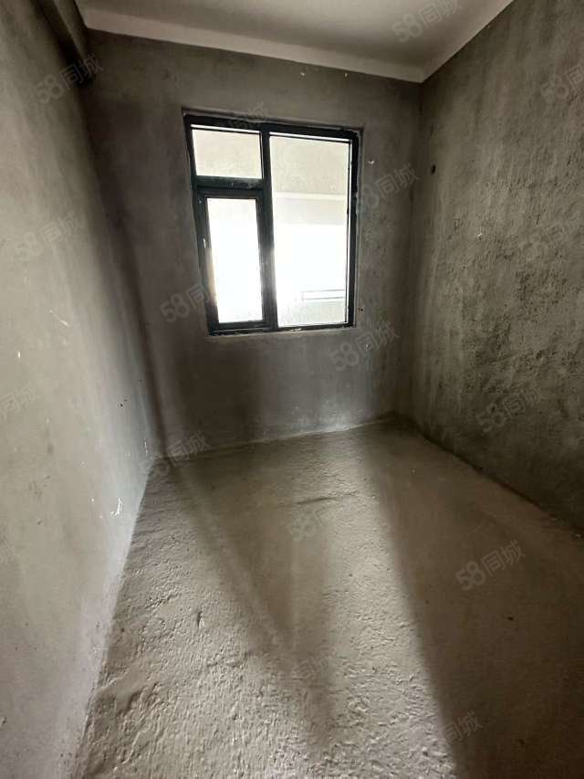 德和领秀广场3室2厅2卫110㎡西85万