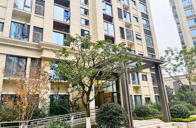 翡翠滨江4室2厅144㎡135.8万二手房图片