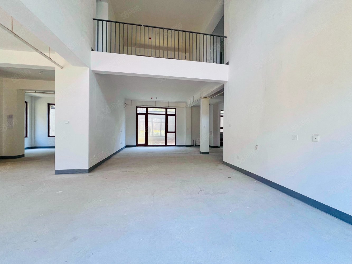 億城燕西華府(別墅)9室4廳8衛(wèi)596㎡南北2200萬