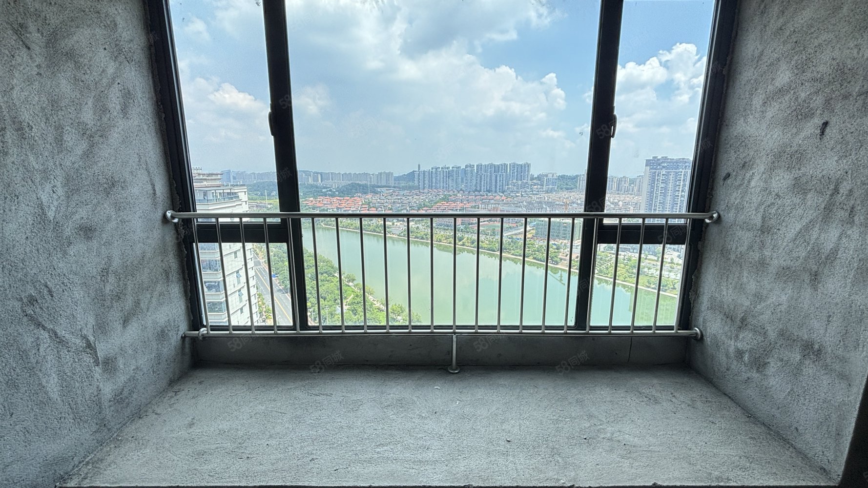 天秀湾5室2厅4卫254㎡南北268万