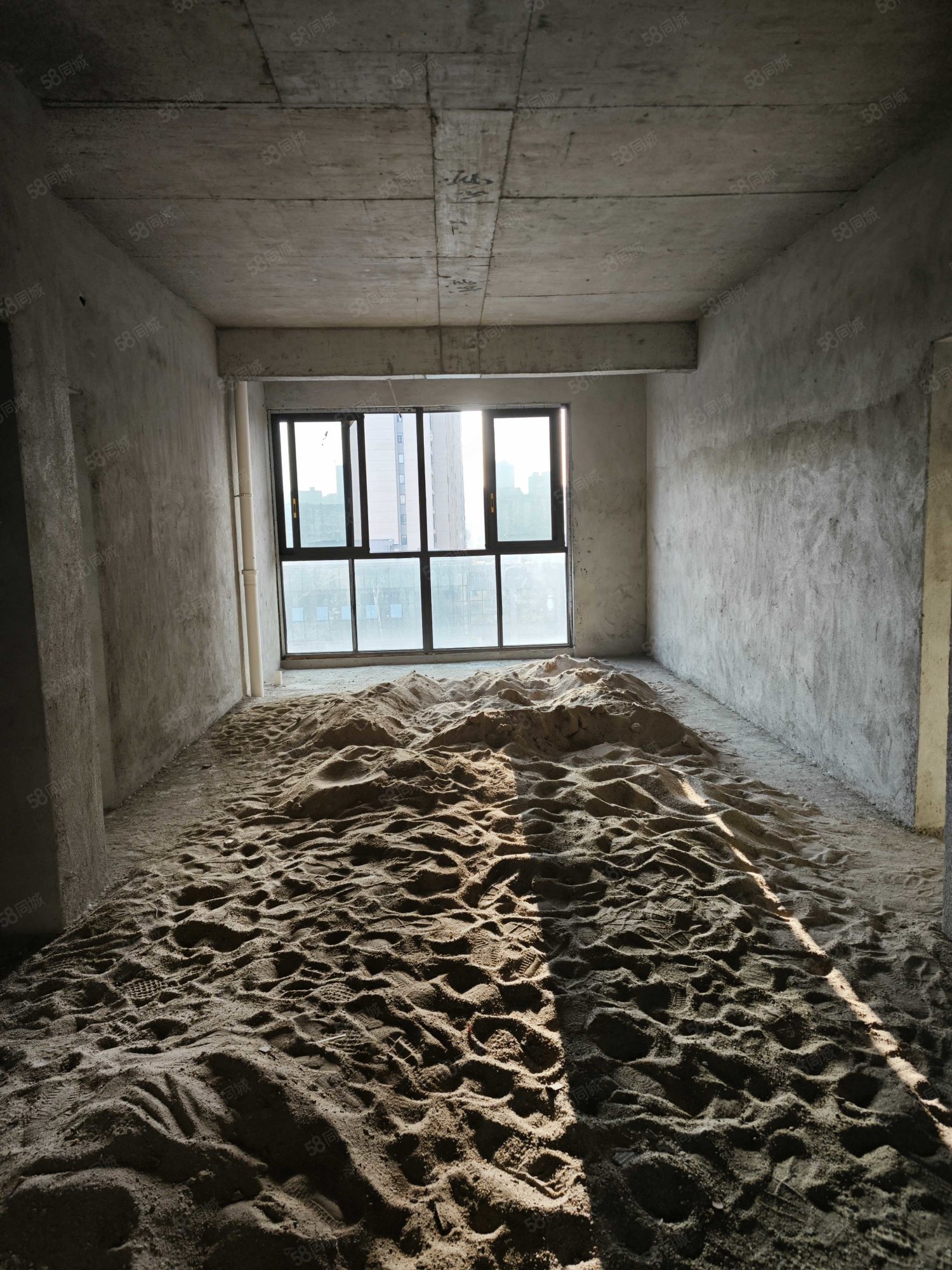 中成小区4室2厅2卫125.91㎡南83.6万