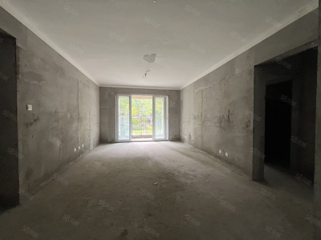 金大地时代公馆3室2厅2卫126㎡南北89万