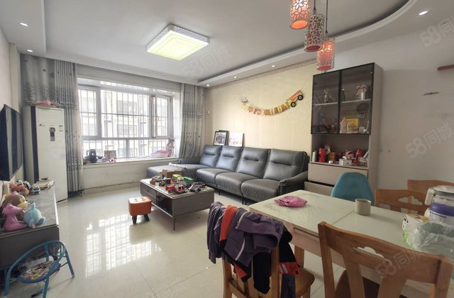 阳光实验，月亮湾的洋房精装三室，拎包入住。