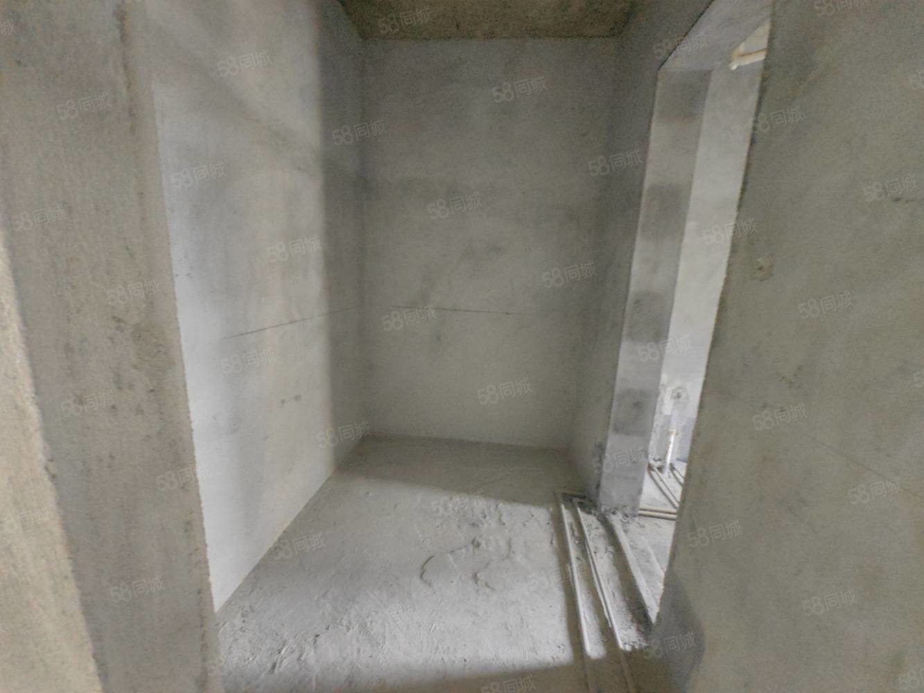 恒大绿洲4室2厅2卫150㎡南北87.8万