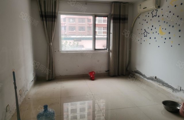 松桂大街区政府  先锋 快免大税 送储  三室单价4千多