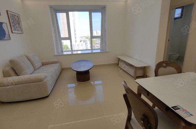 香江旁边电梯洋房东边户过税，停车方便，拿   月供一千多