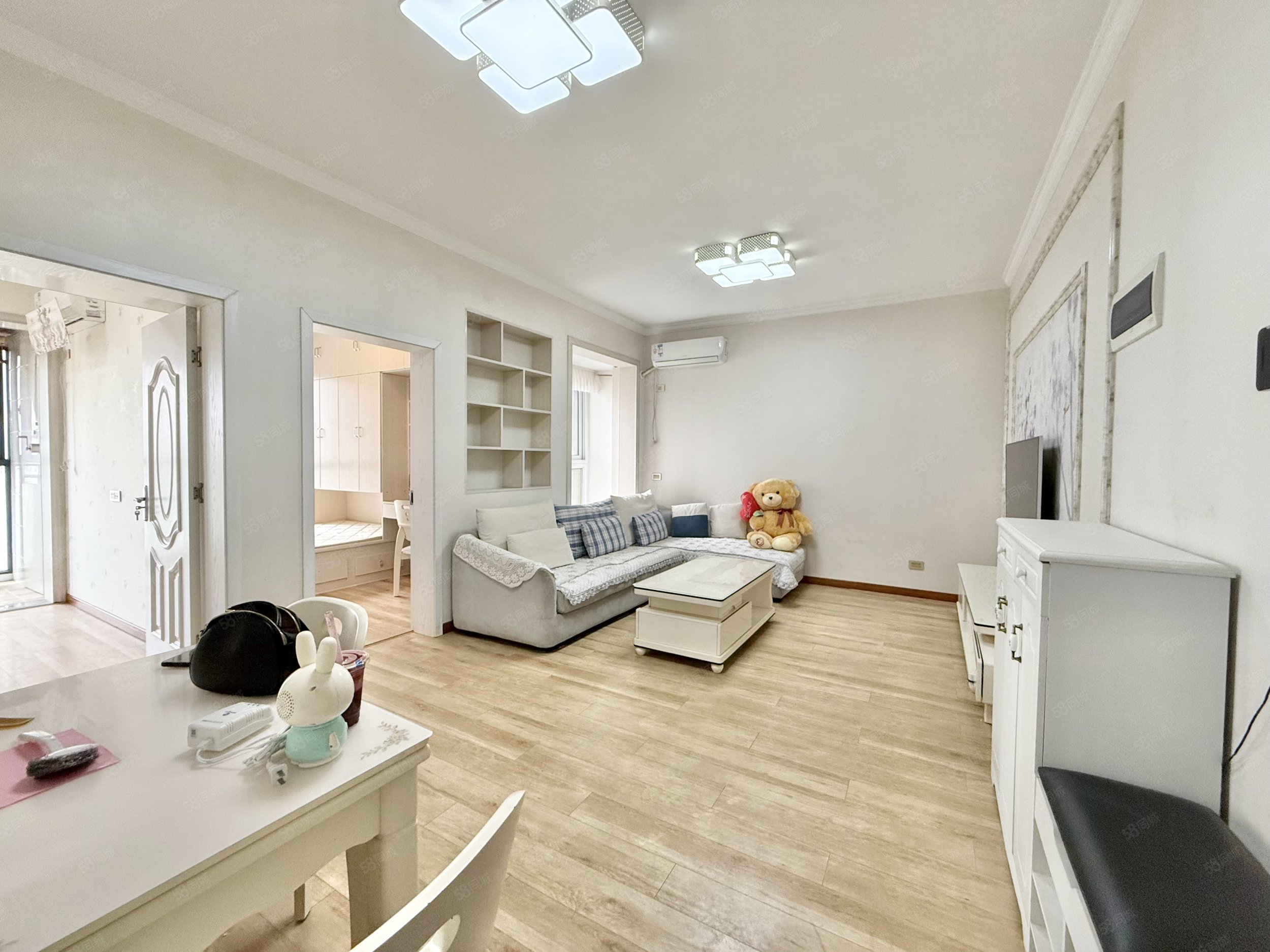 天麟时代经典2室2厅1卫70㎡南北45万