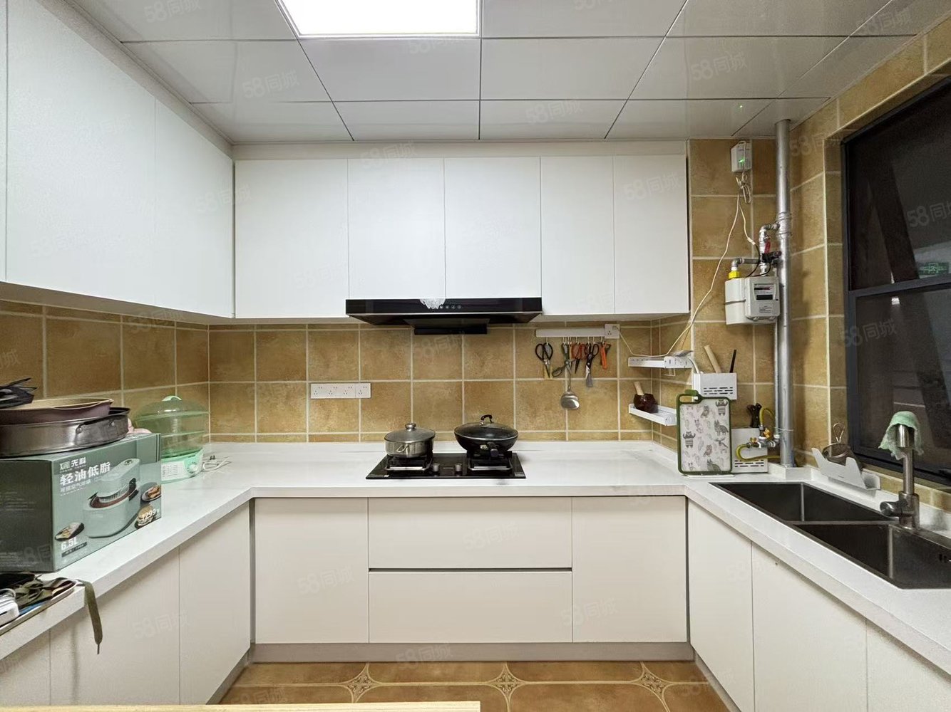 邦泰国宾府3室2厅1卫107㎡南北77万