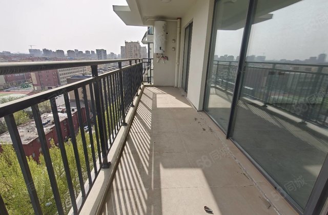 碧桂园云麓九里小高层，四室两厅两卫 送车位 次新房好楼层