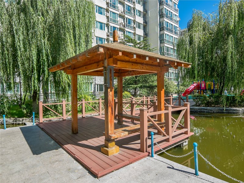 世纪城晴雪园 两居室板楼 次顶层 满五 近地铁 品质园区