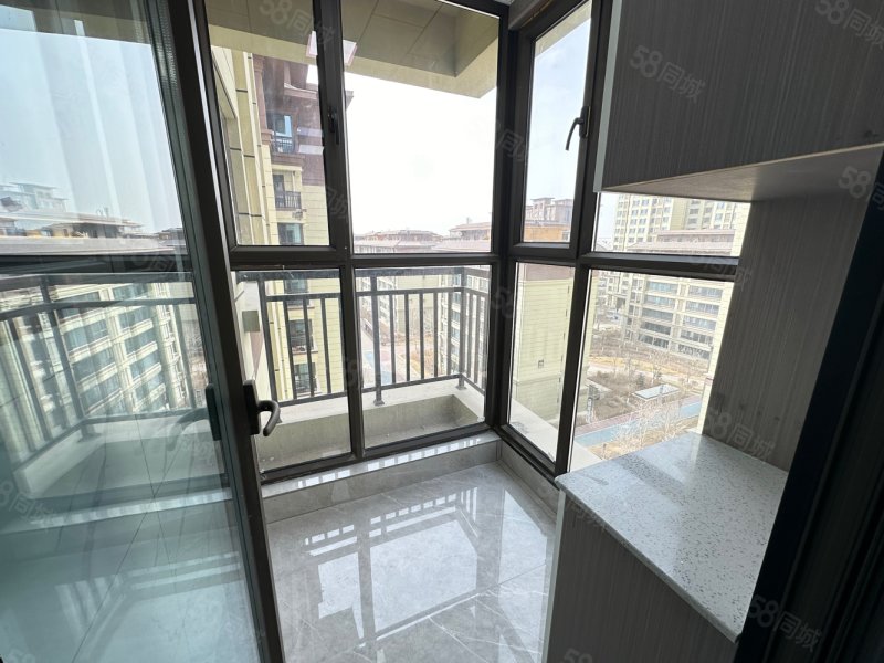 千城柏悦湾四室两厅两卫洋房精装修家具家电齐全拎包入住