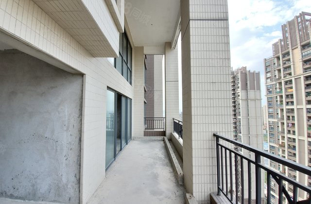 美的御海东郡天玑栋座中空大厅大户型,5室2厅4卫,豪华装修.