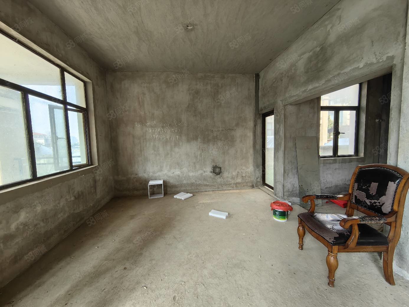 德和沁园(别墅)5室2厅4卫281㎡南北569万