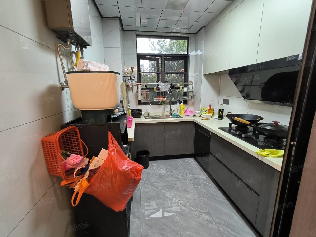 港中旅公元6室2厅3卫230㎡南北196万