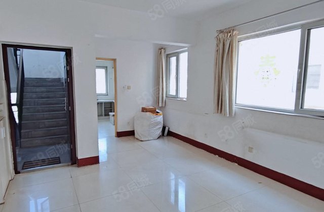 金柱绿城    ！多层三楼东边户送南露台超大储藏室！全天采光