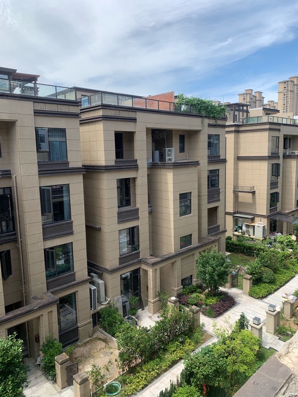 华鸿中央公园5室2厅3卫160㎡东南360万