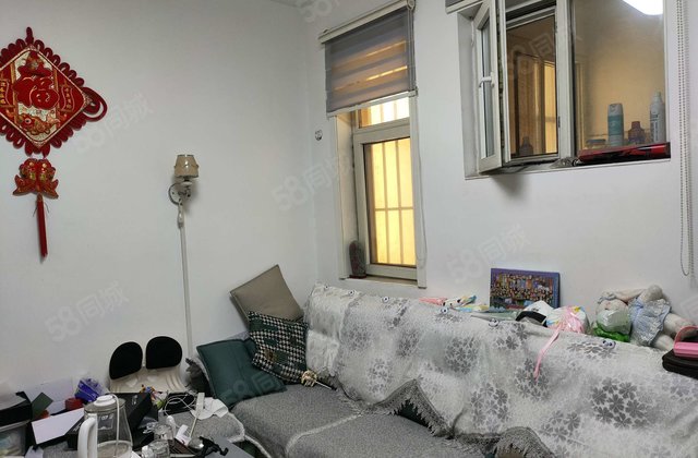 南向采光好 医疗配套成熟 楼龄新 精装修 交通便捷 带电梯