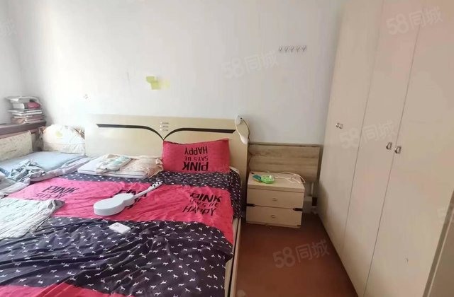 六中，大润发郡奕府旁，三室两厅，带储藏室免大税