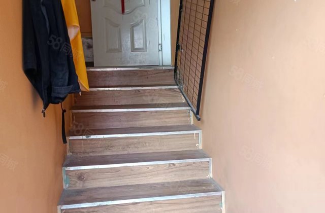 东西两户大平层房东直卖送车位送家具价格可议