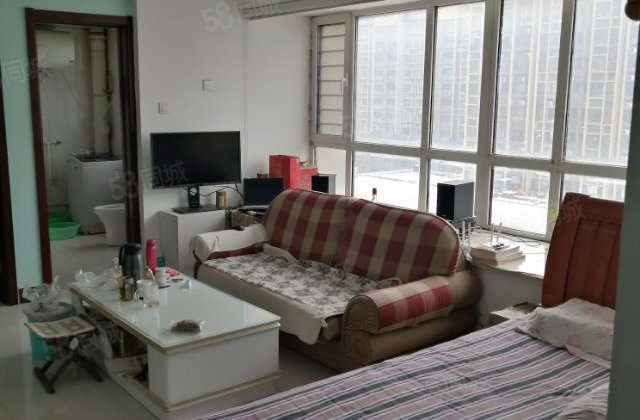 新东方龙湾一期 1房1厅 65.0万元 南北通透,采光充足,