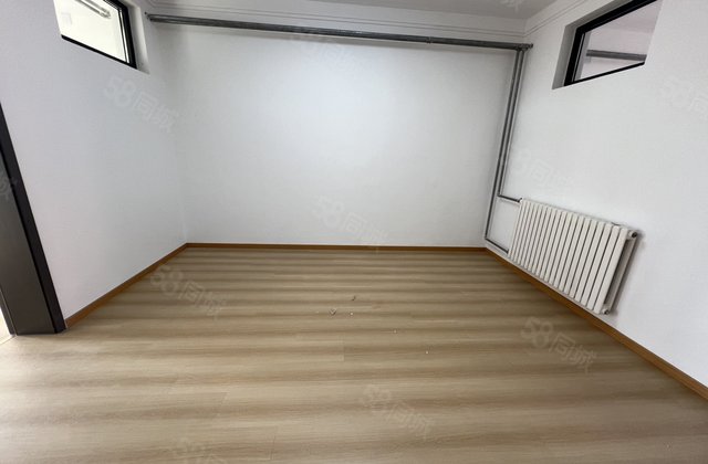 七中 兴华东路单位家属院 三室两厅带储藏室 有钥匙可按揭