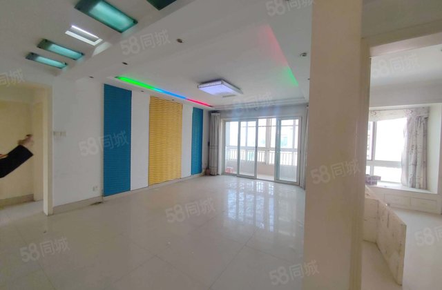 湖边多层三楼，南北通透，单价7开头全明户型