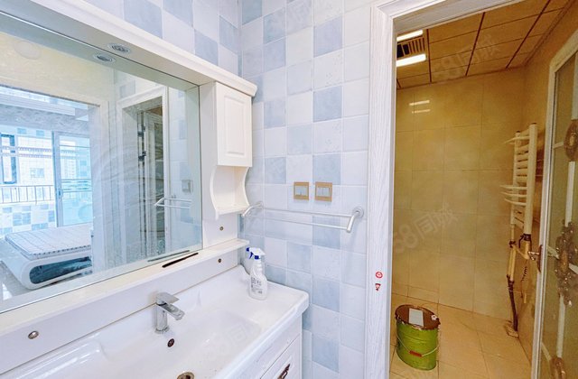 急售徒骇河旁昌润莲城北区中间楼层送车位地下室随时看房