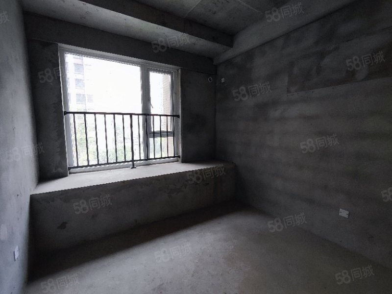 正黄金域名邸3室2厅2卫99㎡南46万