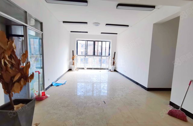 蓝波湾新天卫城红景街区3室2厅112㎡71.8万二手房图片