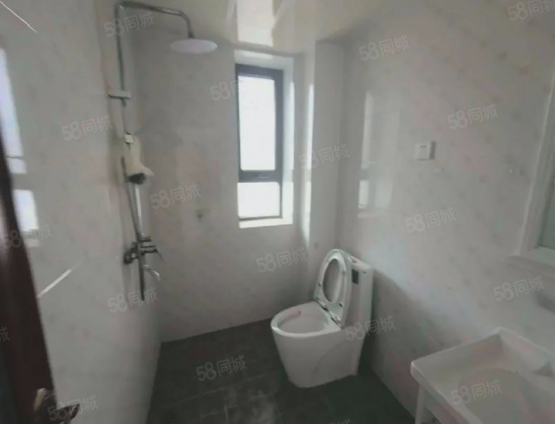 直隶新城文苑3室2厅2卫136㎡南北130万