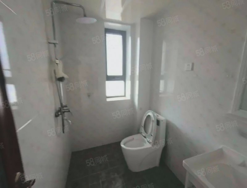 直隶新城文苑3室2厅2卫136㎡南北130万
