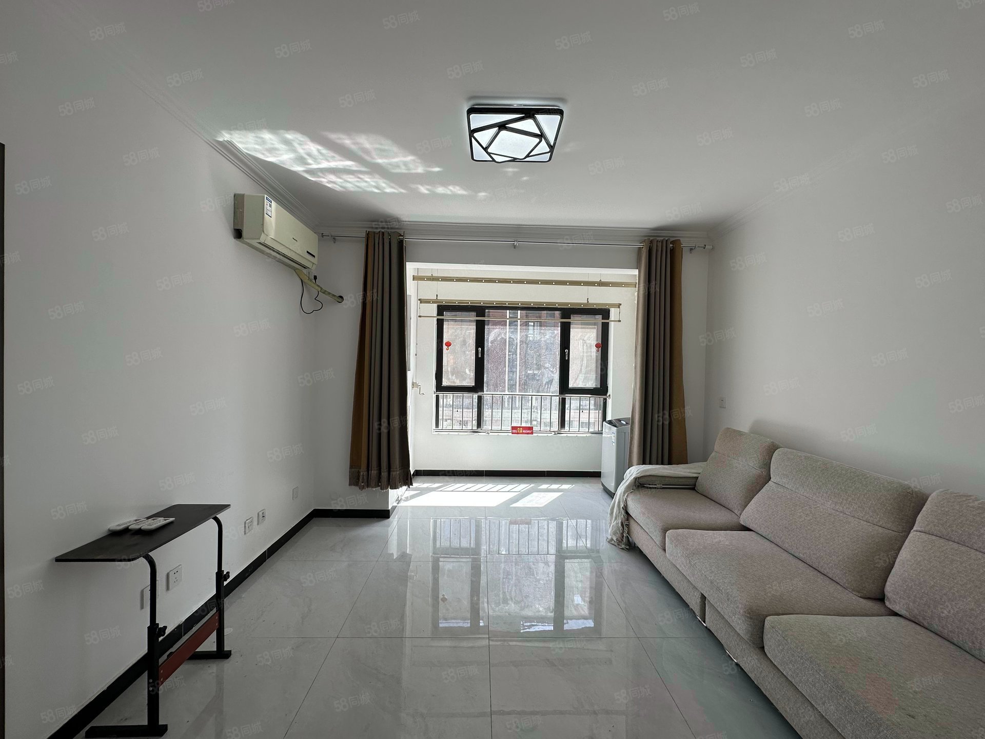 招商都會灣(二期)3室2廳1衛(wèi)88.82㎡南北338萬