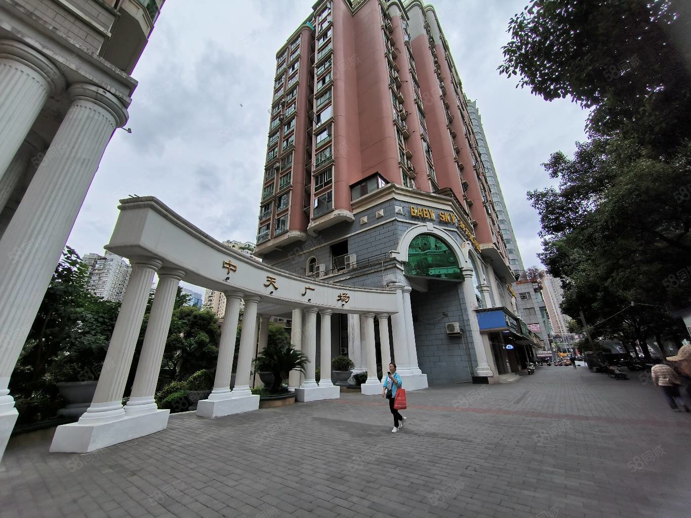 中山中天广场都司路5961号3室2厅2卫136平方米