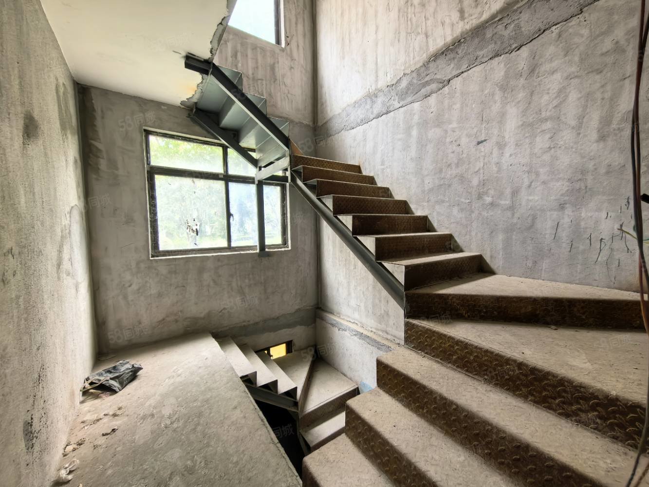 北湖湾8室2厅5卫215㎡南北200万