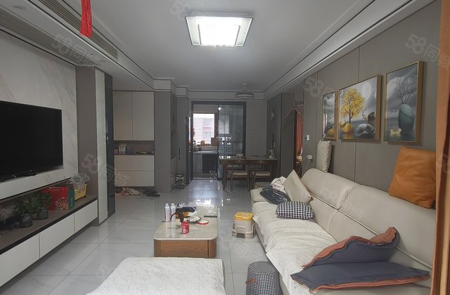 新出元宝户型，双阳台中间楼层带车位地下室豪华装修.